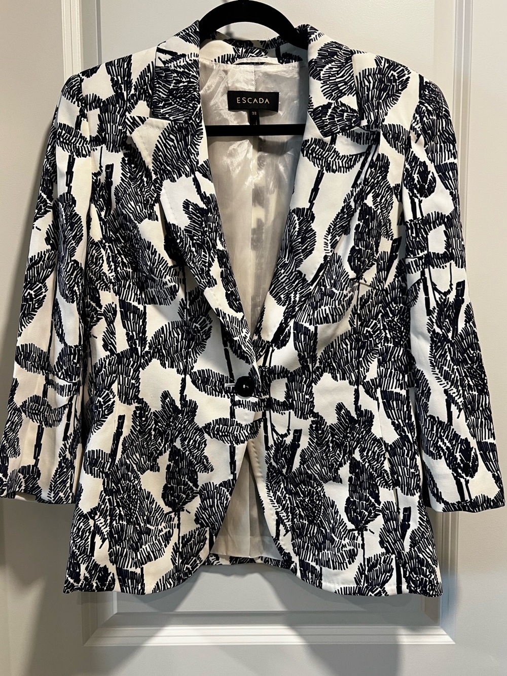 Escada Women’s Abstract Floral Blazer in Navy & White Size 38 /6-8